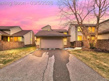 23289 N Chanticleer Drive, Southfield, MI 48034