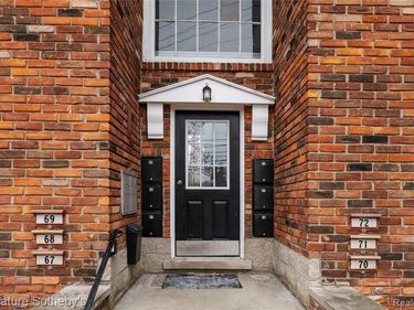 31831 Grand River Avenue, Farmington, MI 48336