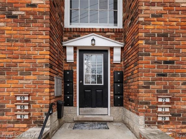 31831 Grand River Avenue, Farmington, MI 48336