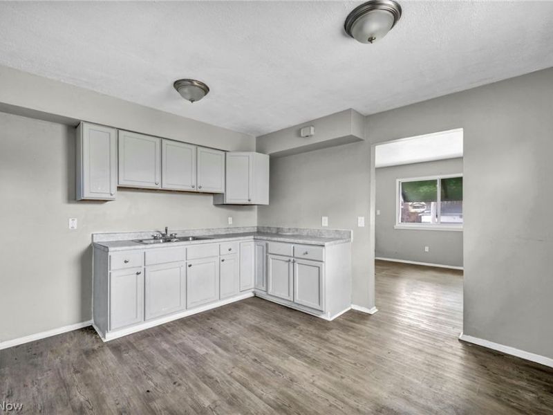 12102 Imperial Avenue, Cleveland, OH 44120 Photo 11