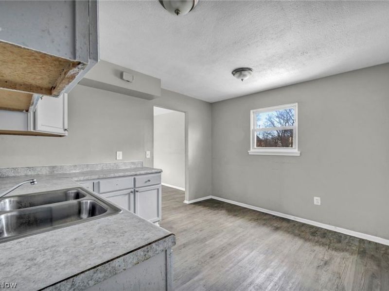 12102 Imperial Avenue, Cleveland, OH 44120 Photo 12