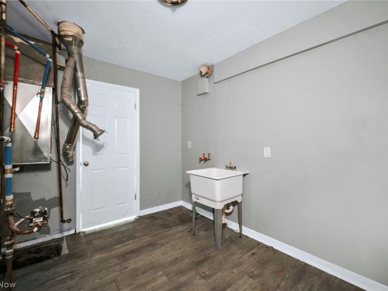 12102 Imperial Avenue, Cleveland, OH 44120 Photo 27