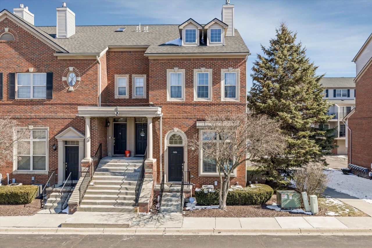 29374 Glen Oaks Boulevard W, Farmington Hills, MI 48334 Main Photo