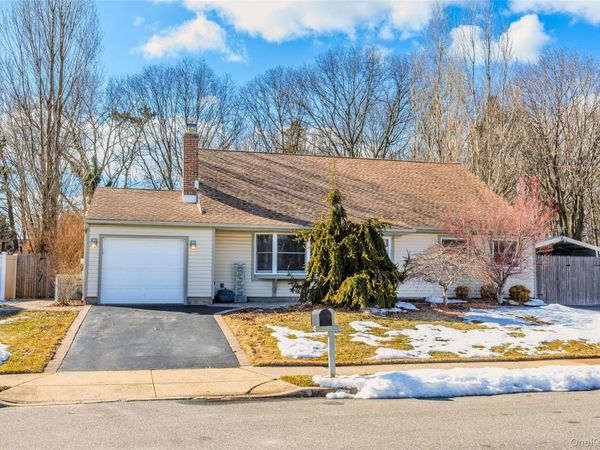 193 Glen Summer Road , Holbrook, NY 11741