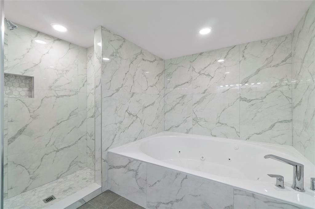 300 Three Islands Boulevard, Unit 306, Hallandale Beach, FL 33009 Photo