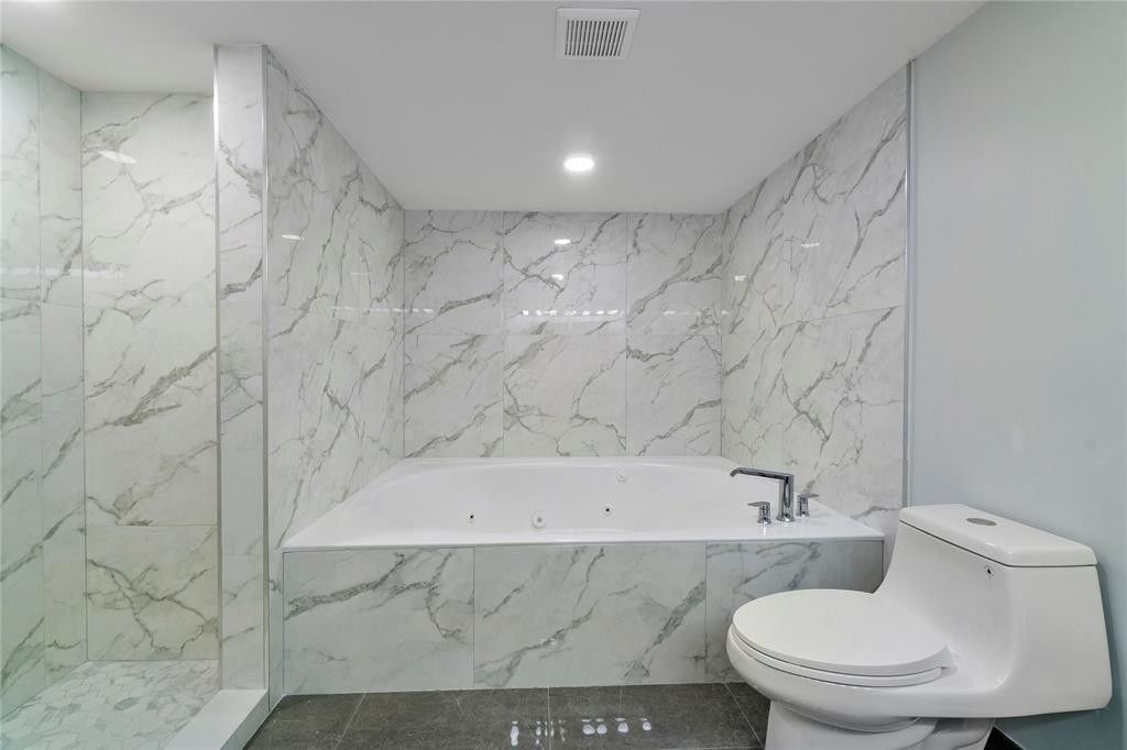 300 Three Islands Boulevard, Unit 306, Hallandale Beach, FL 33009 Photo