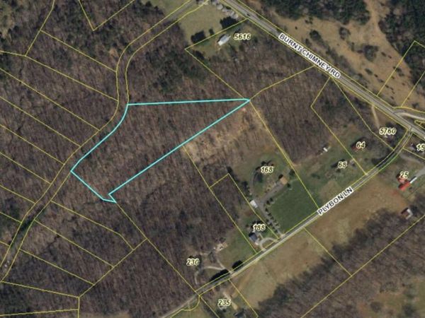 6 Red Barn LN , Wirtz, VA 24184