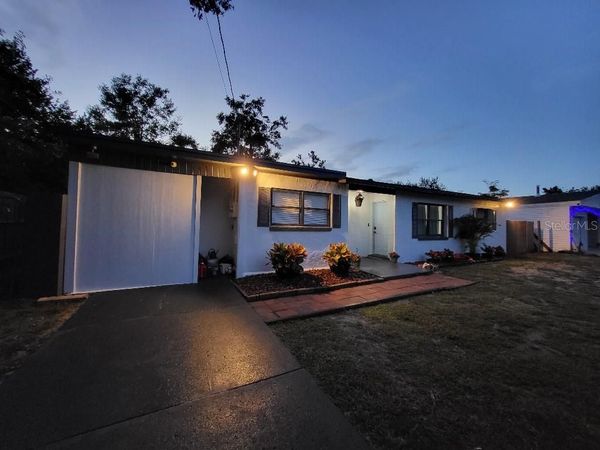 995 EMERALD DRIVE , MOUNT DORA, FL 32757