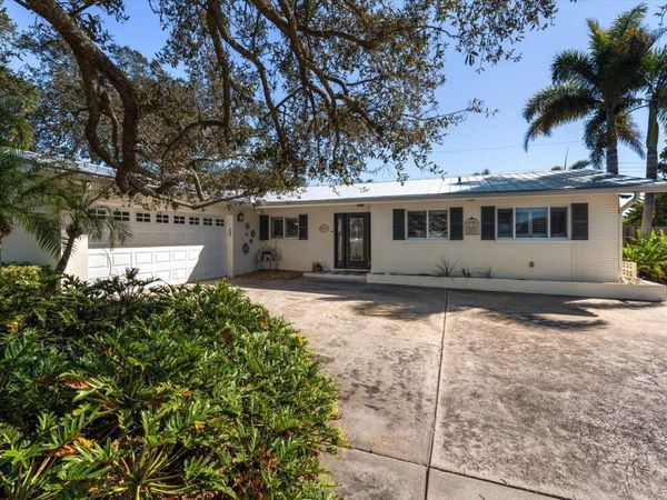 127 OAKWOOD DRIVE , LARGO, FL 33770