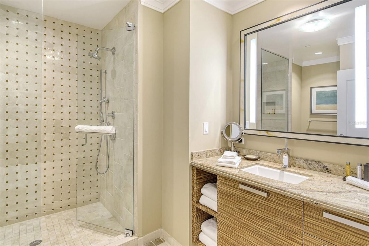 915 Seaside Drive , Unit 504, Weeks, Sarasota, FL 34242 Photo