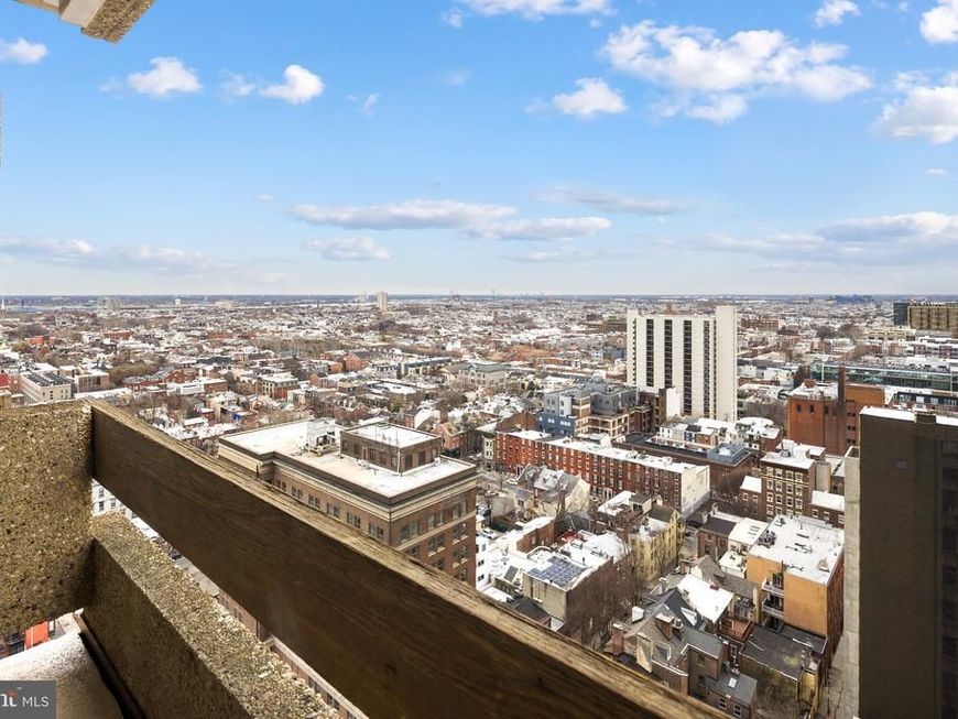 1326 42 Spruce Street, Unit 2208, Philadelphia, PA 19107 Main Photo
