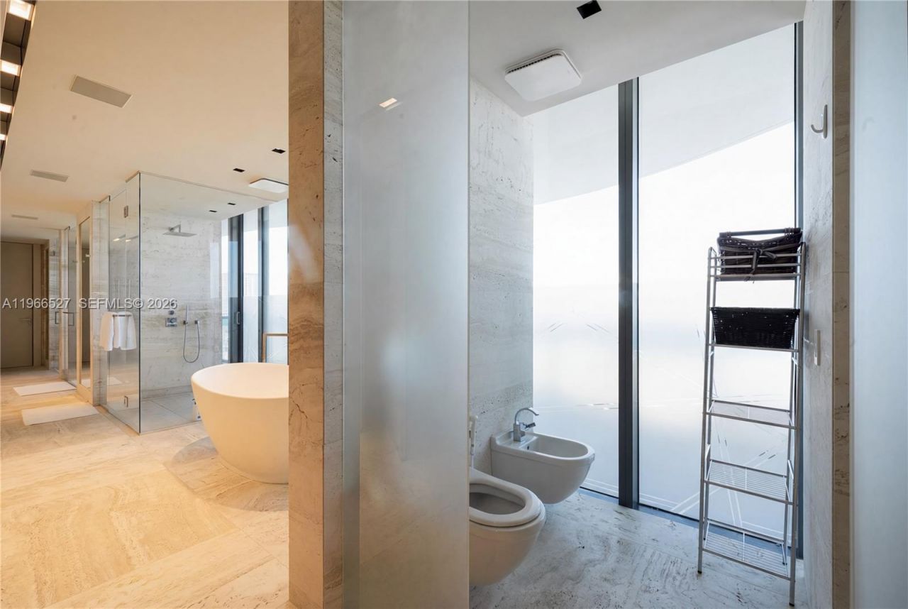 19575 Collins Ave , Unit 9, Sunny Isles Beach, FL 33160 Photo