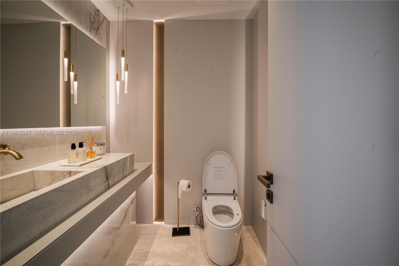 19575 Collins Ave , Unit 9, Sunny Isles Beach, FL 33160 Photo