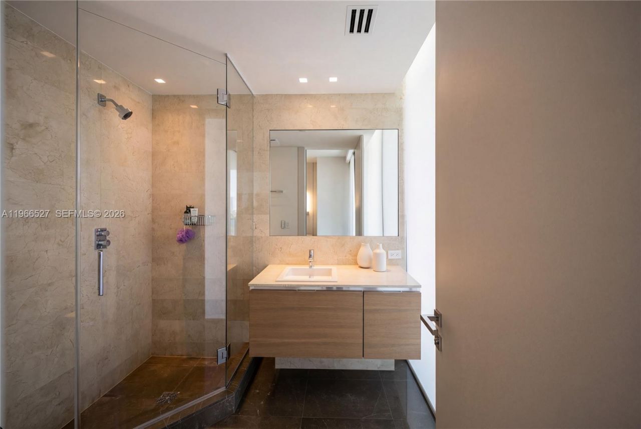 19575 Collins Ave , Unit 9, Sunny Isles Beach, FL 33160 Photo