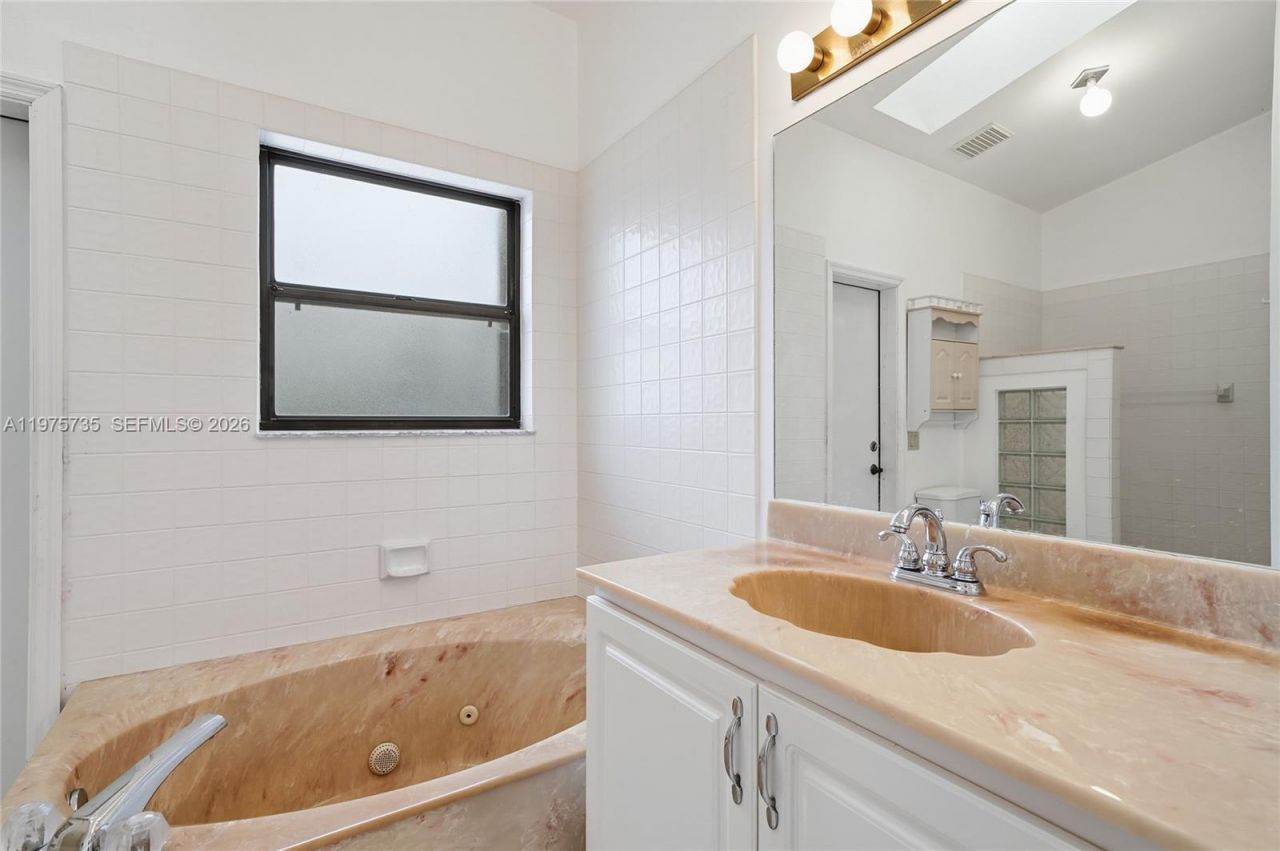 5250 King Arthur Ave , Davie, FL 33331 Photo