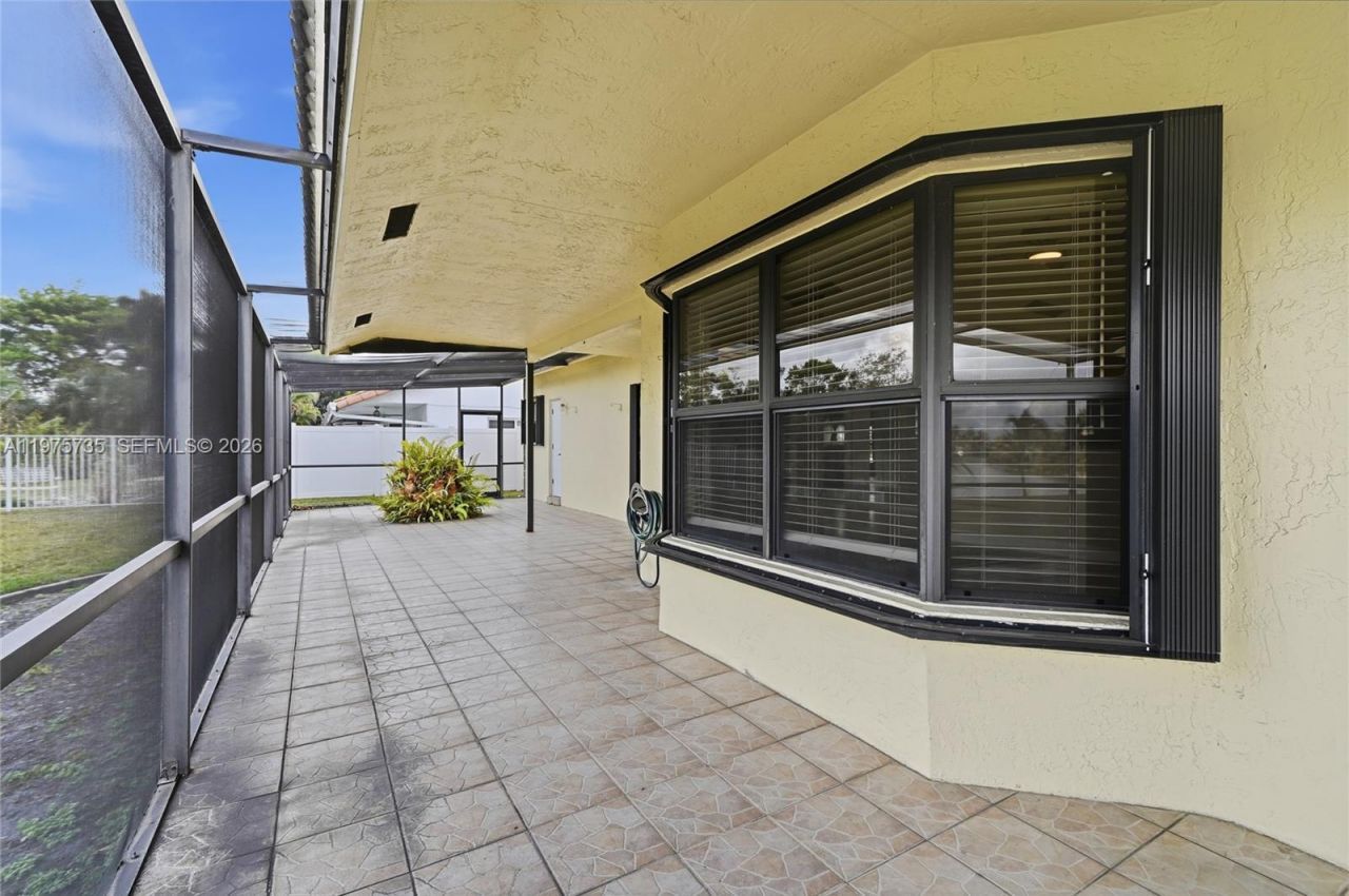 5250 King Arthur Ave , Davie, FL 33331 Photo