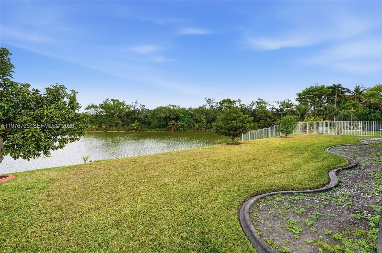 5250 King Arthur Ave , Davie, FL 33331 Photo