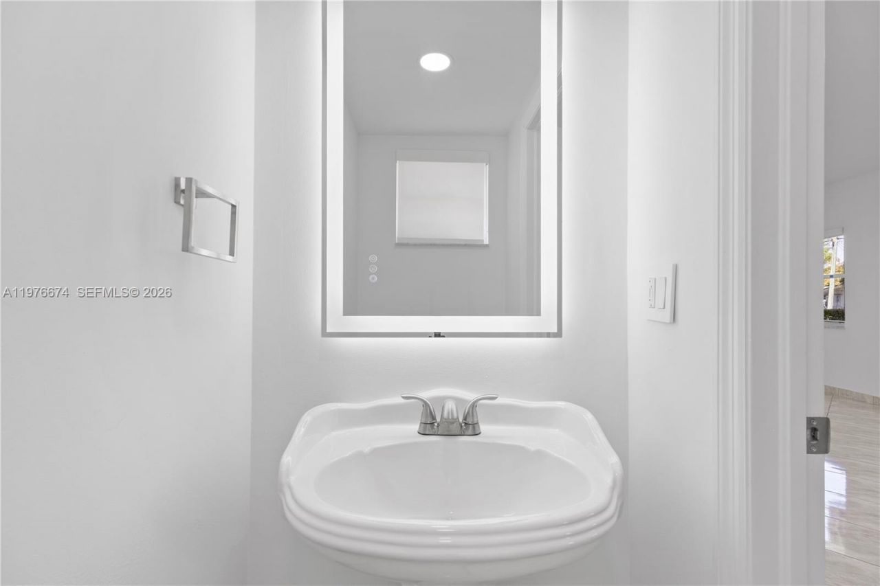 2870 SW 21st St, Unit 1, Miami, FL 33145 Photo