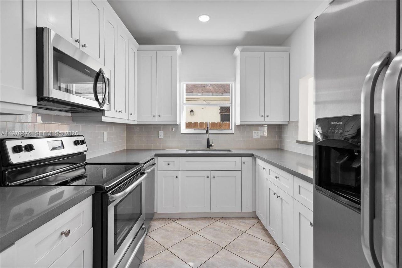 2870 SW 21st St, Unit 1, Miami, FL 33145 Photo