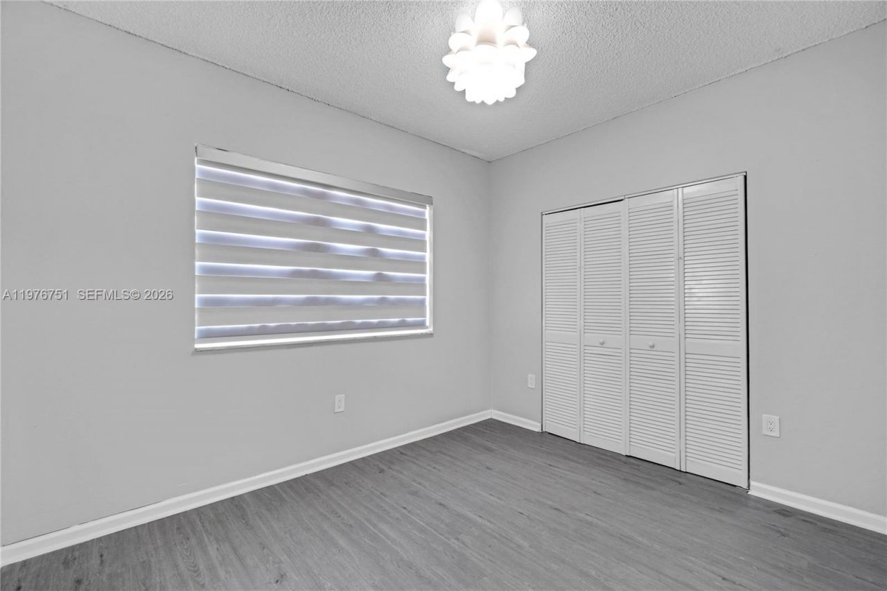 8021 Lake Dr , Unit 102, Doral, FL 33166 Photo