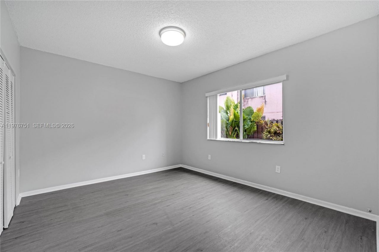 8021 Lake Dr , Unit 102, Doral, FL 33166 Photo