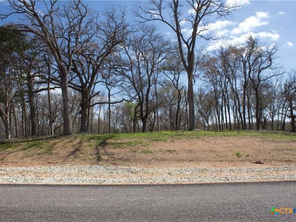 132 Highland Drive , Cameron, TX 76520