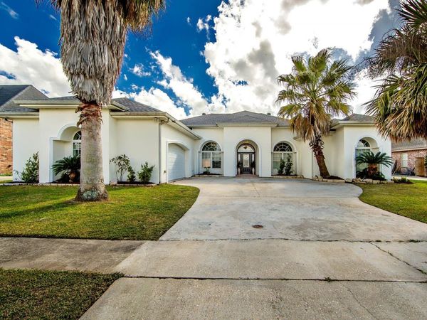 4600 Glenfield Dr, Houma, LA 70360