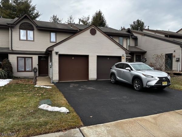 4 Peach Ct, Raritan, NJ 08822