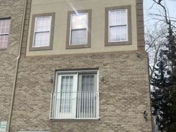 17 Zabriskie St, Hackensack, NJ 07601