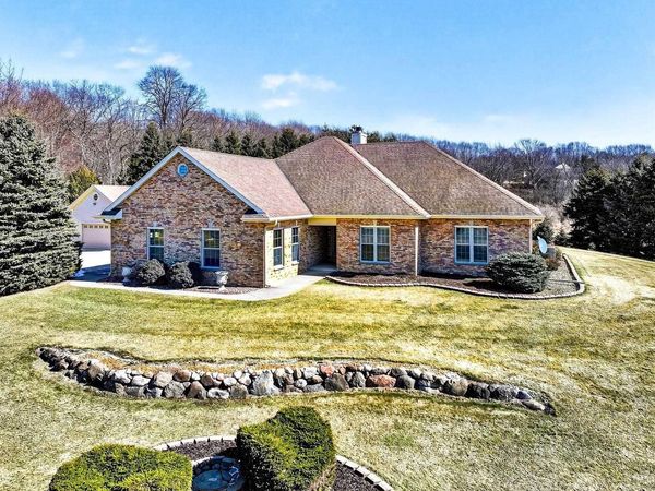 5565 APPLEWOOD COURT, Hartford, WI 53027