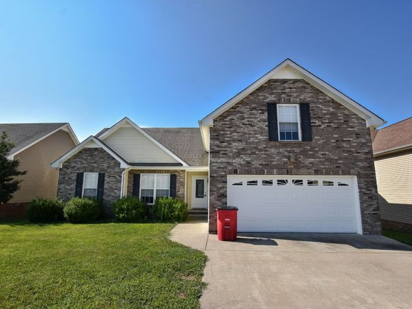 700 Foxfield Drive , Clarksville, TN 37042