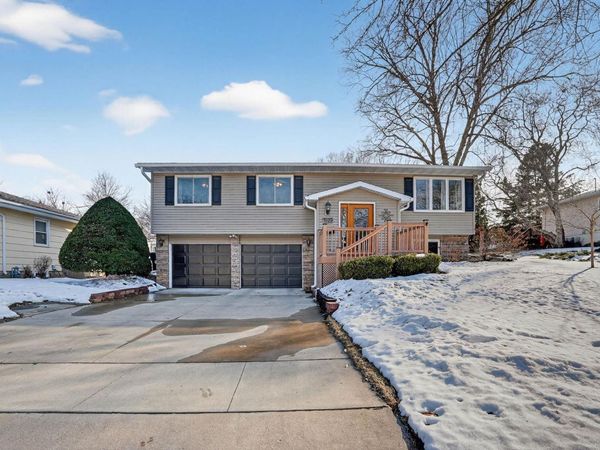 1522 W 5th Street, Cedar Falls, IA 50613