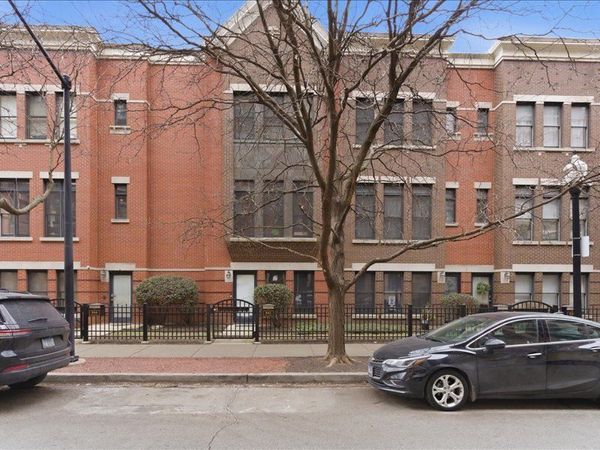 842 W 15th Place , Chicago, IL 60608