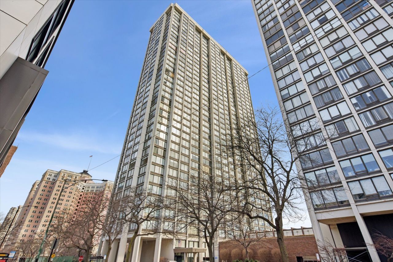 5455 N Sheridan Road, Unit 808, Chicago, IL 60640 Main Photo