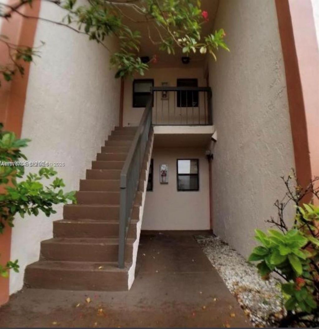 851 NE 207th Ter, Unit 6-103, Miami, FL 33179 Photo