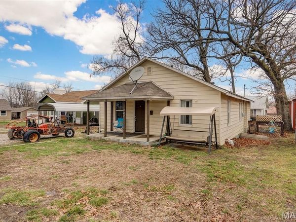 209 S Park Manor Boulevard , Lebanon, MO 65536