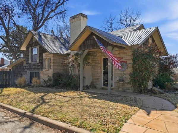225 E Breckenridge Street, Albany, TX 76430