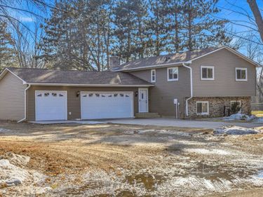 5821 268th Street, Wyoming, MN 55092