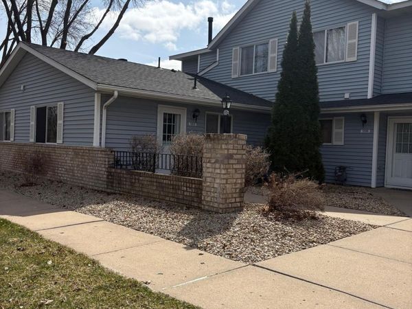 1202 W Royal Oaks Drive, Shoreview, MN 55126