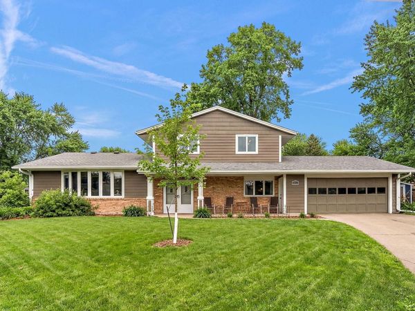 953 Lydia Avenue W, Roseville, MN 55113