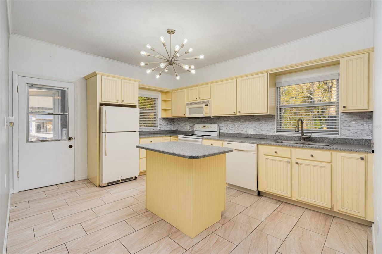 130 W Pennsylvania, Lake Helen, FL 32744 Photo