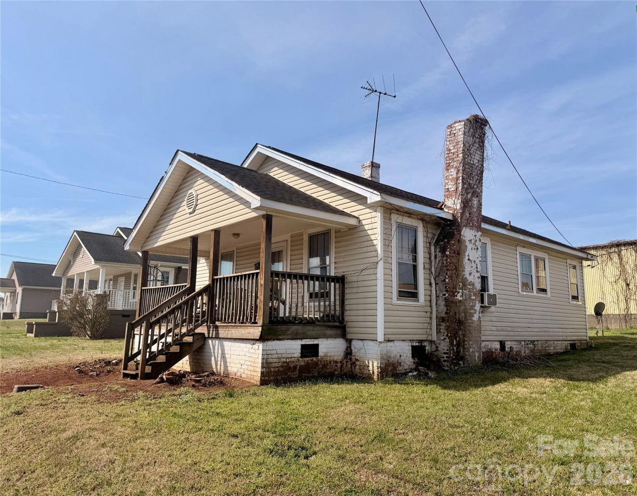 216 N Brady Avenue, Newton, NC 28658 Main Photo