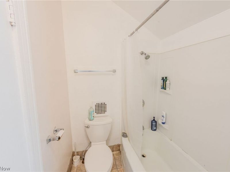 258 N Pleasant Street, Oberlin, OH 44074 Photo 17