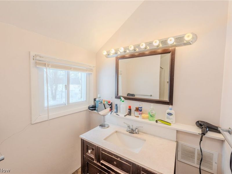 258 N Pleasant Street, Oberlin, OH 44074 Photo 18