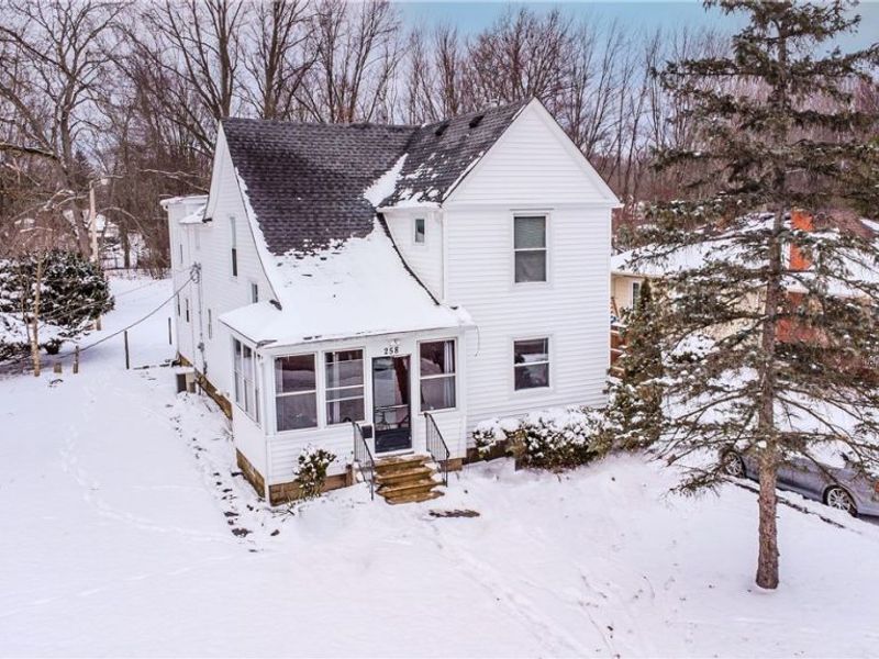 258 N Pleasant Street, Oberlin, OH 44074 Photo 2