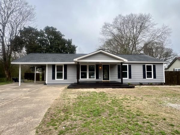 125 Robinwood Cir, Columbus, MS 39702