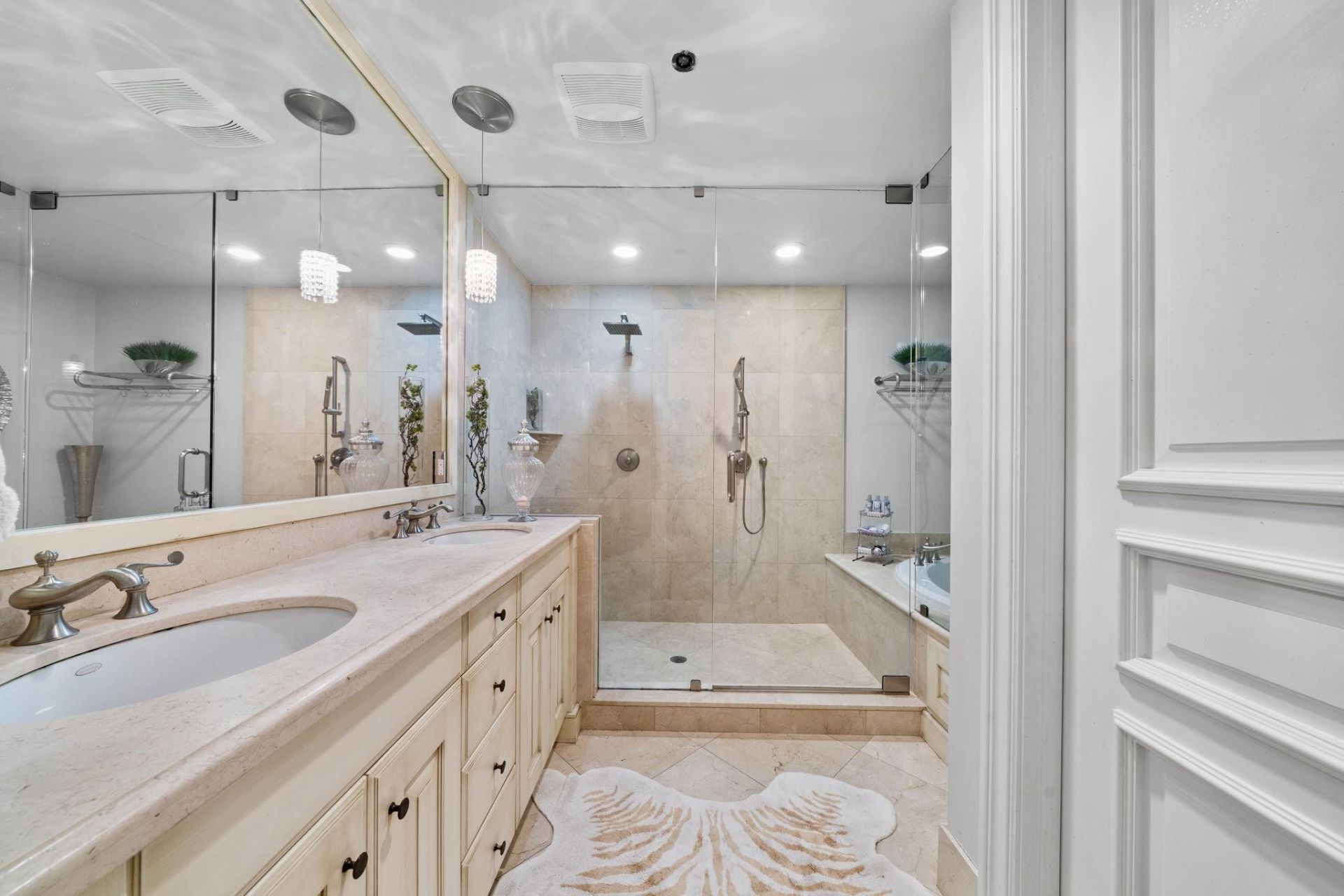 645 NE 17th Way, Unit 645, Fort Lauderdale, FL 33304 Photo