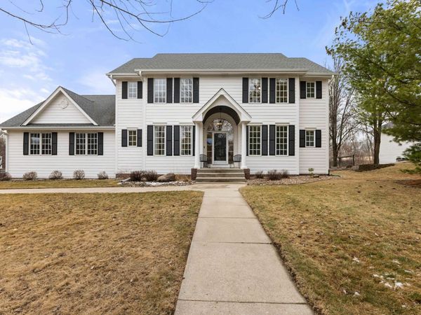 8324 Chambery Boulevard, Johnston, IA 50131