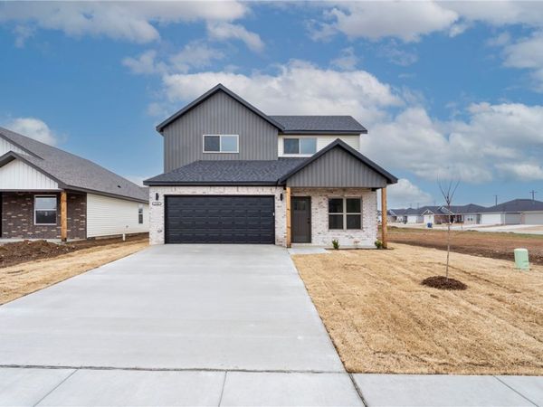 1704 Gerald Shay Road , Gentry, AR 72734