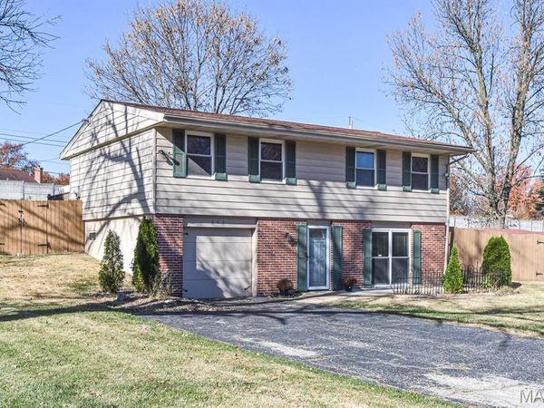 803 Villette Court, Ballwin, MO 63011